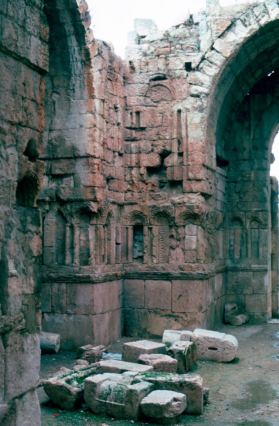 Audience Hall (or Monumental Gateway), interior view; northwest corner, with north iwan seen at right