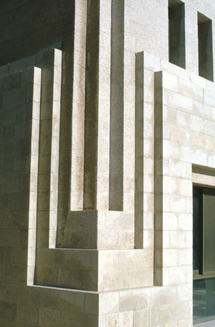 Front façade, detail