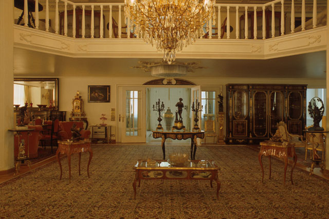 Özkan Yali Reconstruction - Interior view showing opulent foyer