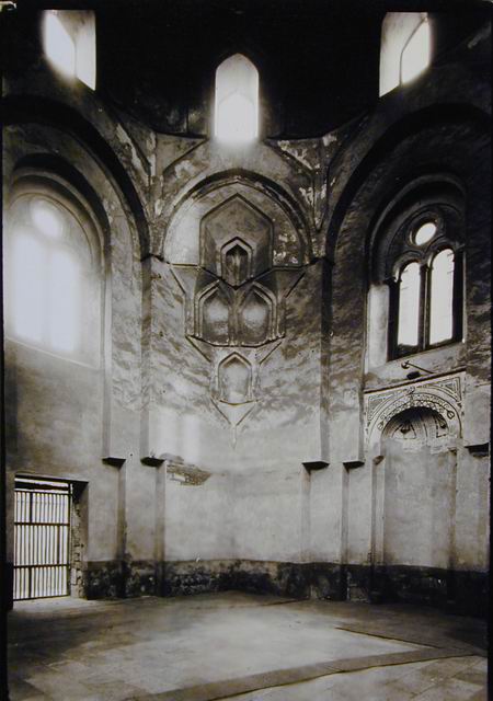 East corner, with pendentives and mihrab