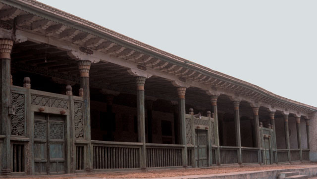 Hypostyle portico of the outer prayer hall