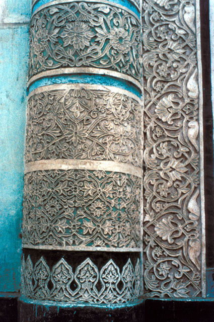 Detail of arabesque molding on base of gateway column