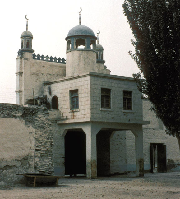 Rear view of gateway showing elevated vestibule and minaret