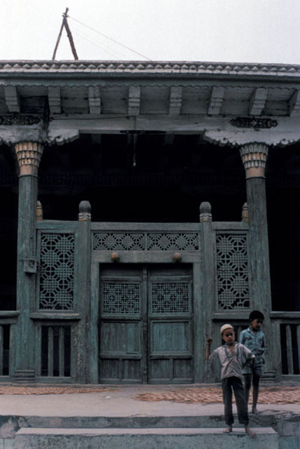 Latticed door panels of the outer prayer hall