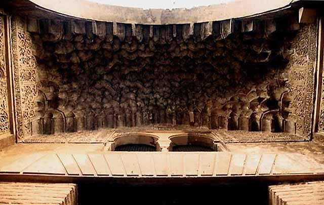 Muqarnas vault, entrance vestibule