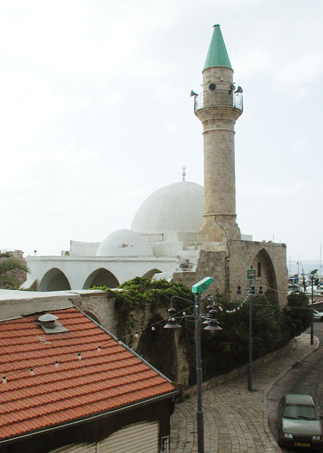 Bahr Mosque in Acre - West façade with minaret and domed courtyard arcade