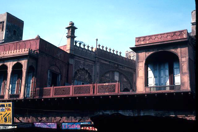 Exterior view of Nawab Ali Masjid above street retail