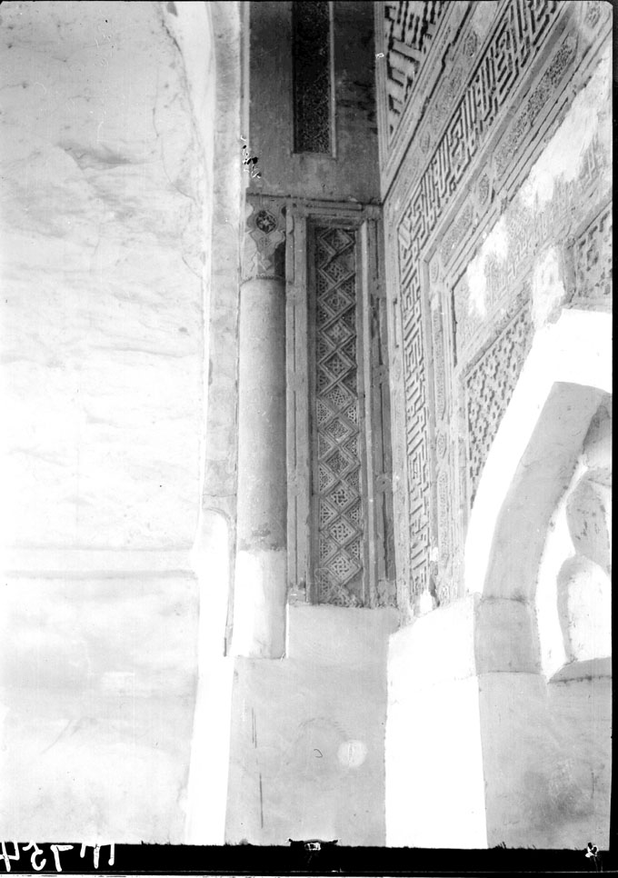 Molding detail of dado in mihrab niche