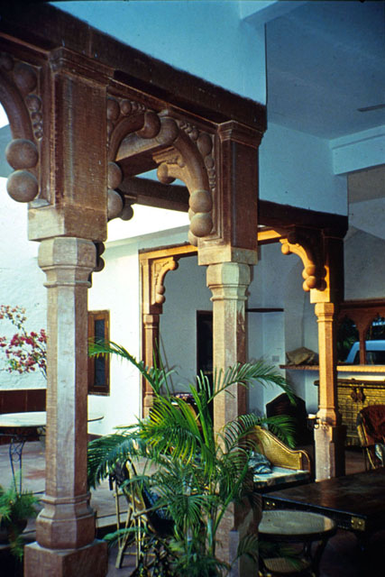 Interior, bear-loading pillars