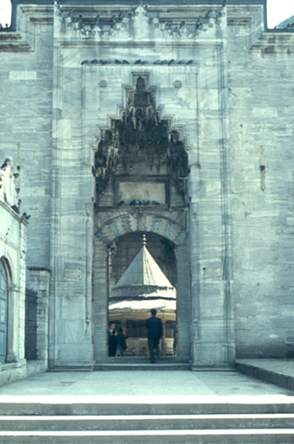 Fatih Camii - Northern portal of courtyard