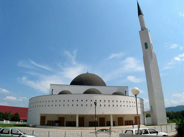 Princess Dzevhera Islamic Center - Exterior view of mosque, with portico and minaret