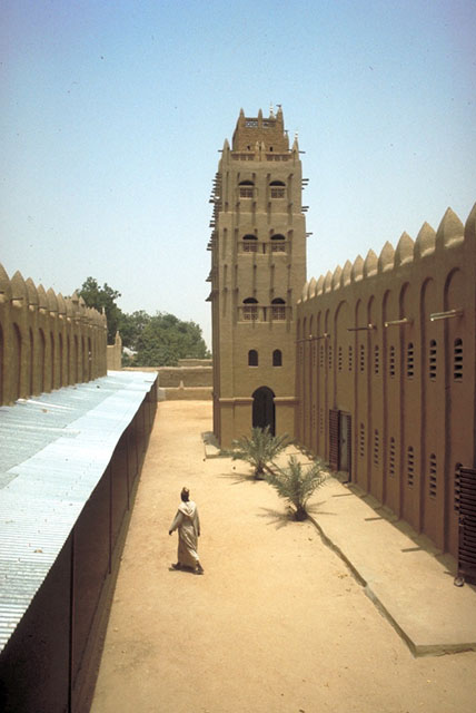Exterior court. The western side of the mosque faces the court and the long narrow women's prayer hall