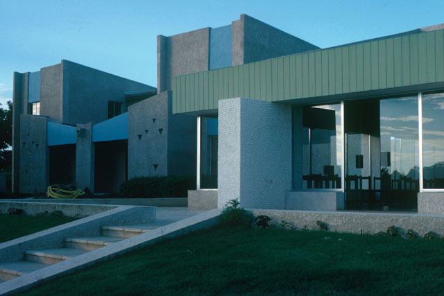 Exterior view showing use of east African fortress architecture and modernist residential design
