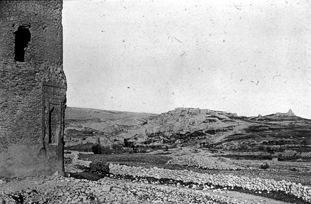 General view from minaret location towards the town of Sinjar