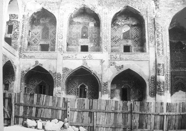 Courtyard of the Tillya Kari Madrasa before restoration