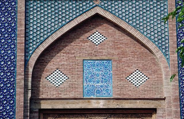 Shah Rukn-i-'Alam Tomb Restoration - Detail of exterior decoration