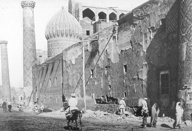 Shir Dor Madrasa before restoration