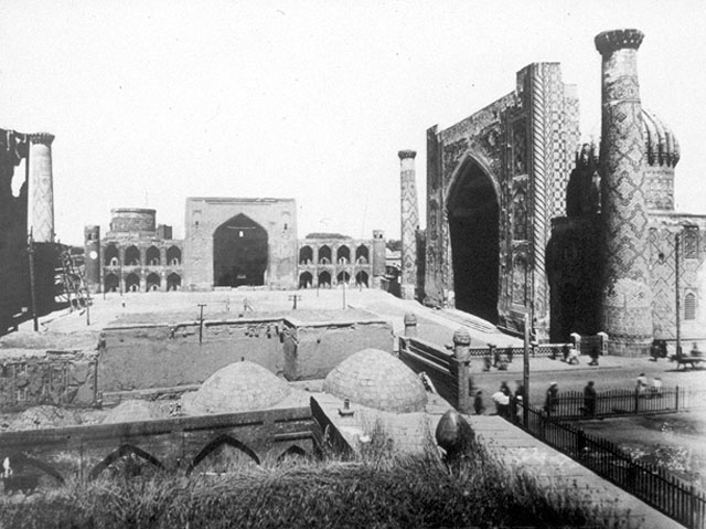 The Tillya Kari Madrasa and Shir Dor Madrasa before restoration