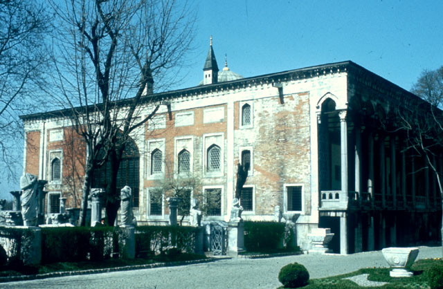 Çinili Kösk - Exterior view of the Tile Kiosk (Çinili Kösk) from southwest, with the portico seen to the right