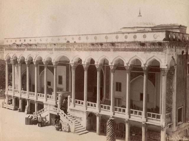 Çinili Kösk - The portico of the Tile Kiosk (Çinili Kösk), view from east. The archaeological remains probably belong to the Imperial Museum (Müze-i Hümayun), housed in the kiosk between 1875 and 1891.  The stairs and the star-patterned cornice, built in the 1870s for the museum, are no longer present