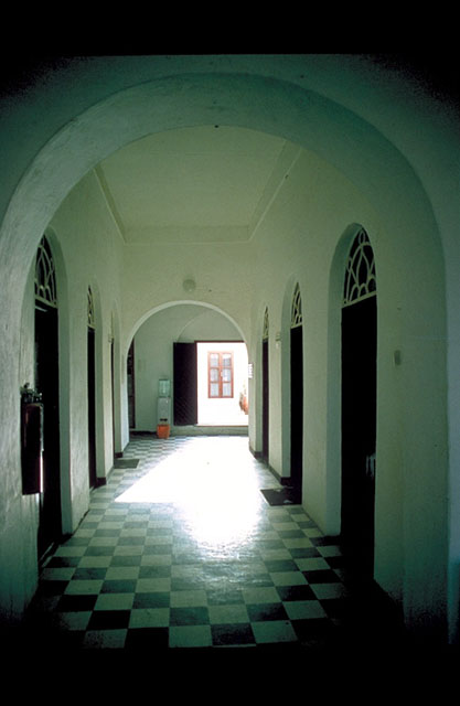 <p>Interior, hallway</p>