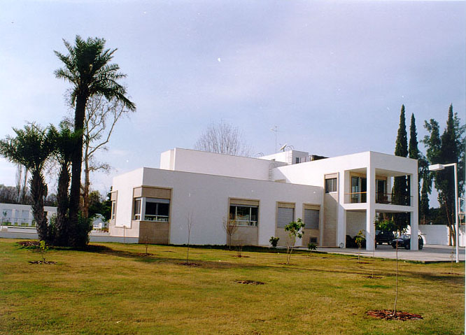 Figen and Servet Yazici Residence - Side façade
