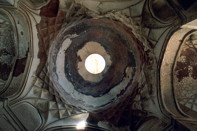 Interior view of cupolas in ceiling and circular opening for light