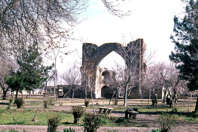 Front view of archway from south-southeast