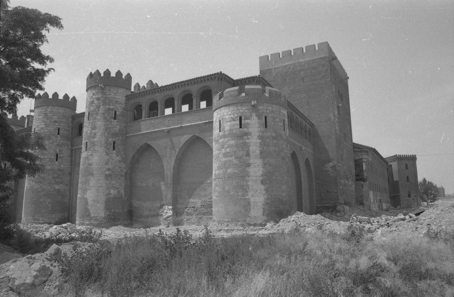 Aljafería Palace - Exterior view (entrance between towers at left)