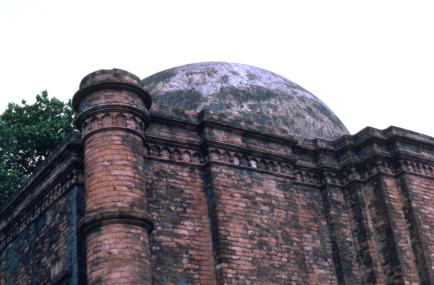 Cornice detail of west elevation (qibla wall)
