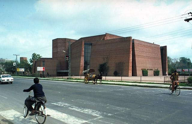 Exterior, auditorium along the main road
