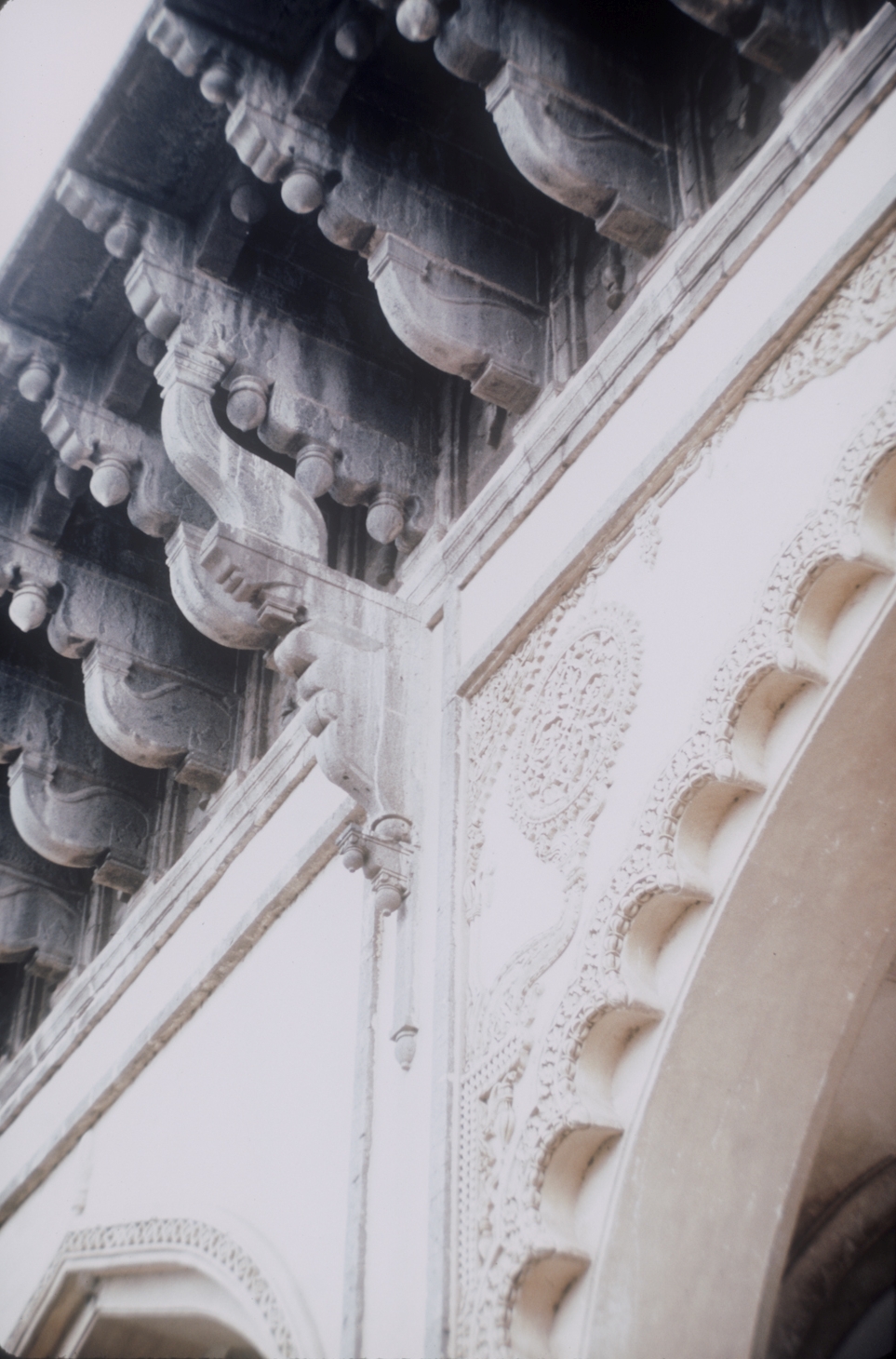 Detail of brackets under the cornice of prayer hall