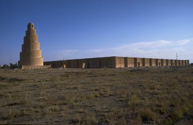 Jami' al-Mutawakkil (Samarra) - General view of al-Mutawakkil's great mosque and its spiral minaret