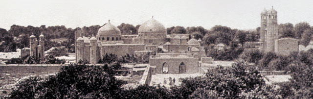 Elevated distant view of the shrine from northeast, circa 1916-1917, with northeast gateway seen at center. Gateways of bazaars (now gateways to the shrine) appear to the left and right of the shrine