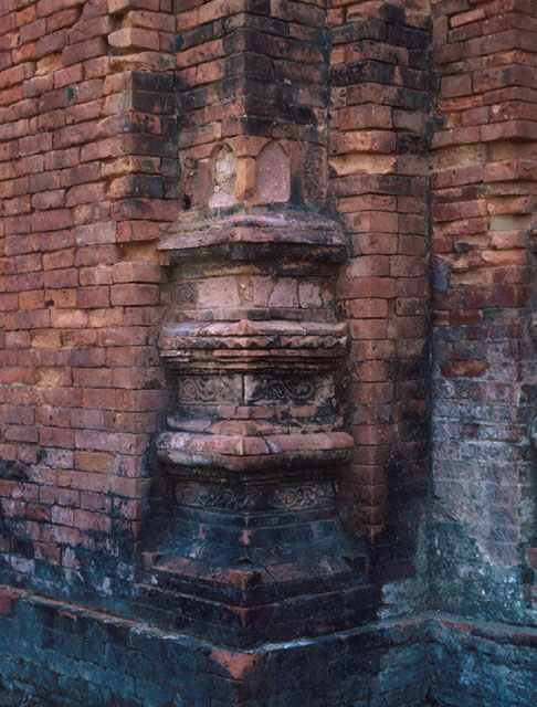 Detail of engaged column of west elevation (qibla wall)
