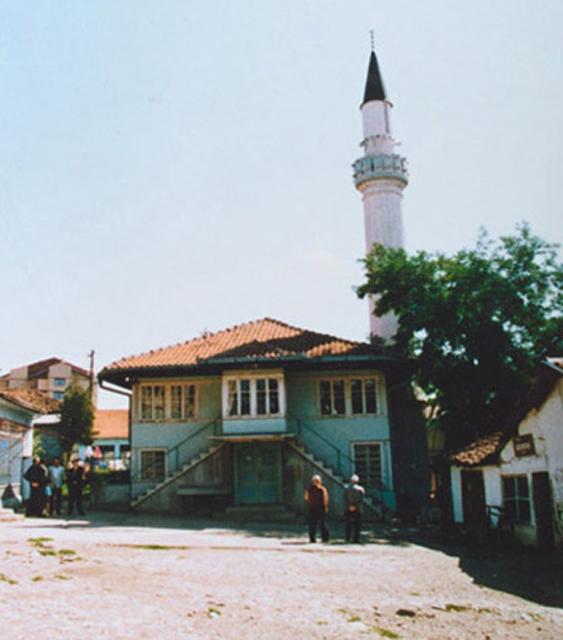 Carshi Mosque - General view of the Carshi Mosque, taken shortly before its destruction. Visible in the background to the left of the mosque is a modern apartment building