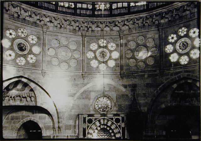 Interior view showing drum of dome