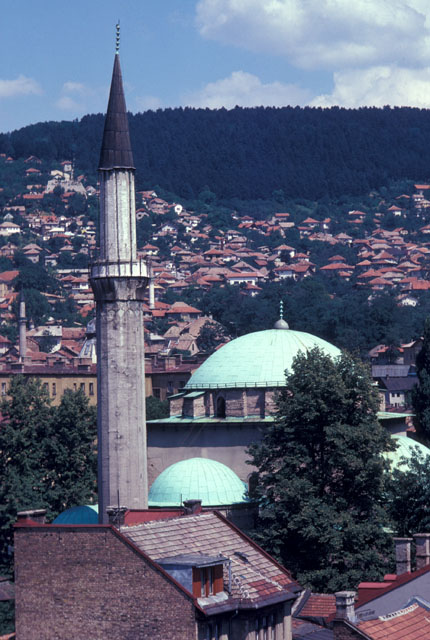 Gazi Husrev-begova Dzamija - Exterior view of mosque taken from the Europa Hotel