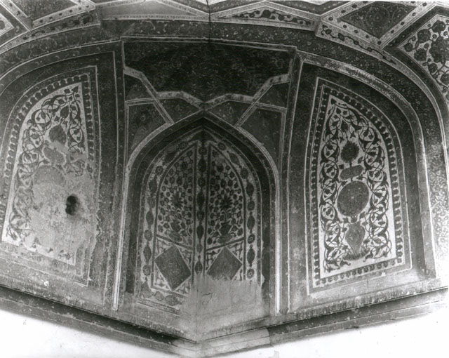 Interior view of Zarnigar Khana, central dome chamber, showing decoration of squinch