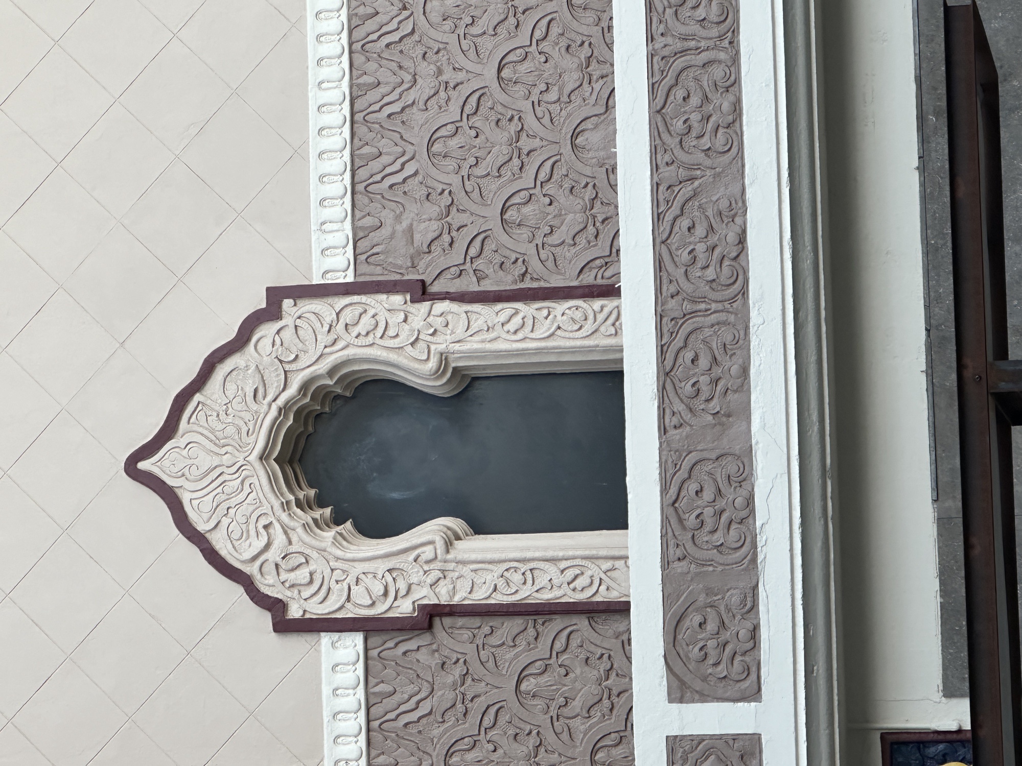 Alhambra Theatre (San Francisco) - <p>Detail view of a horseshoe arch window showing arabesque decorations</p>