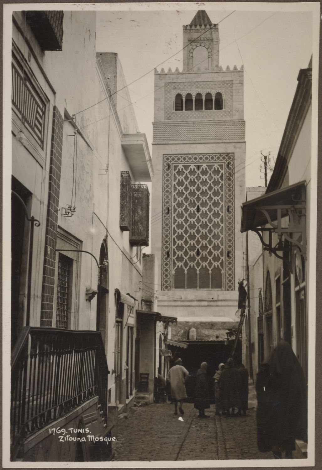 <p>Street view toward the minaret</p>