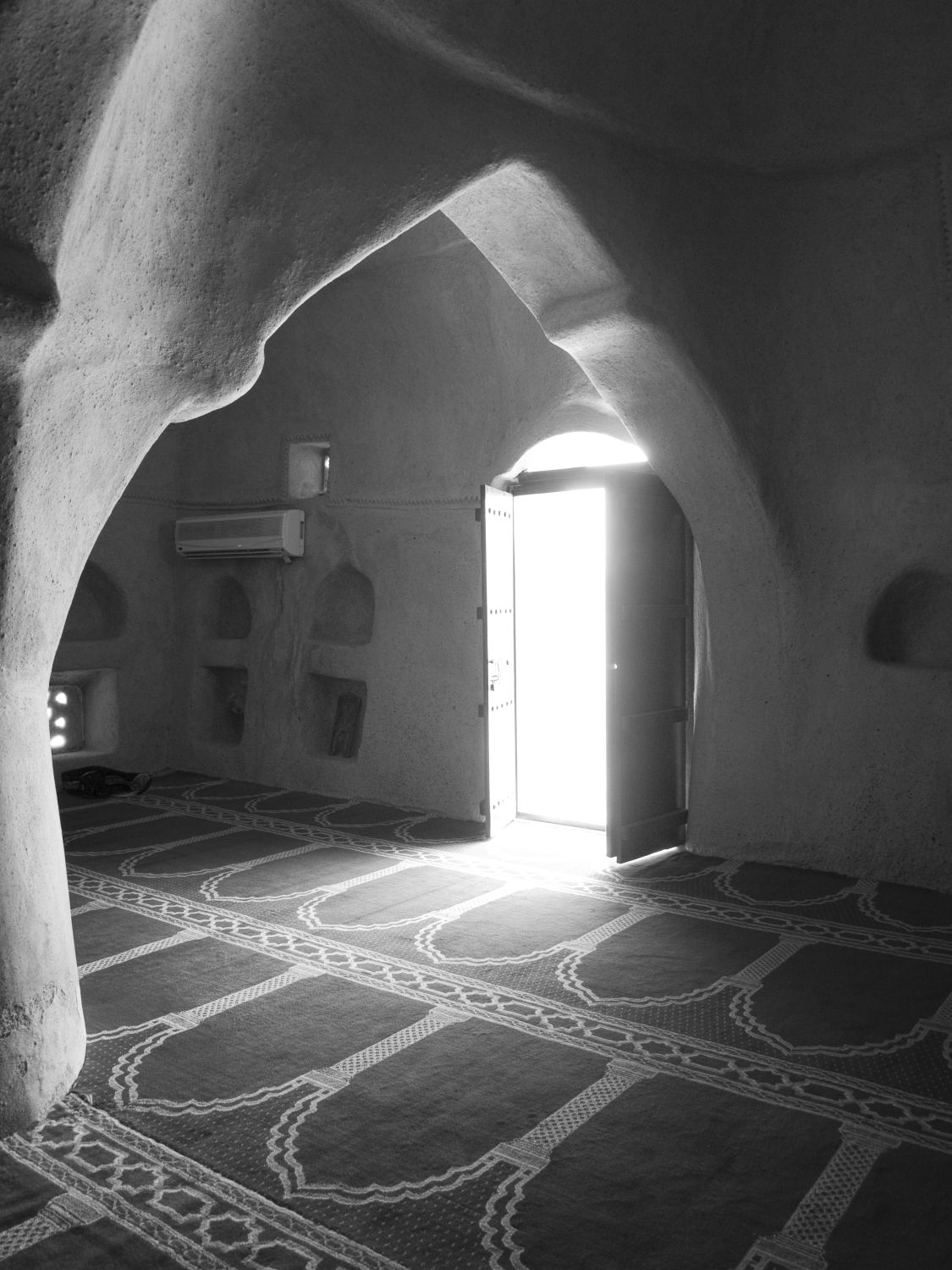 Jami' al-Bidiya - Internal view of the prayer hall