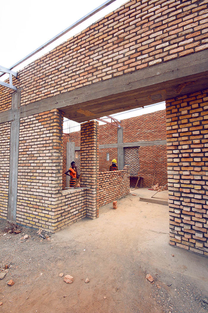 Brick laying skills session with community 