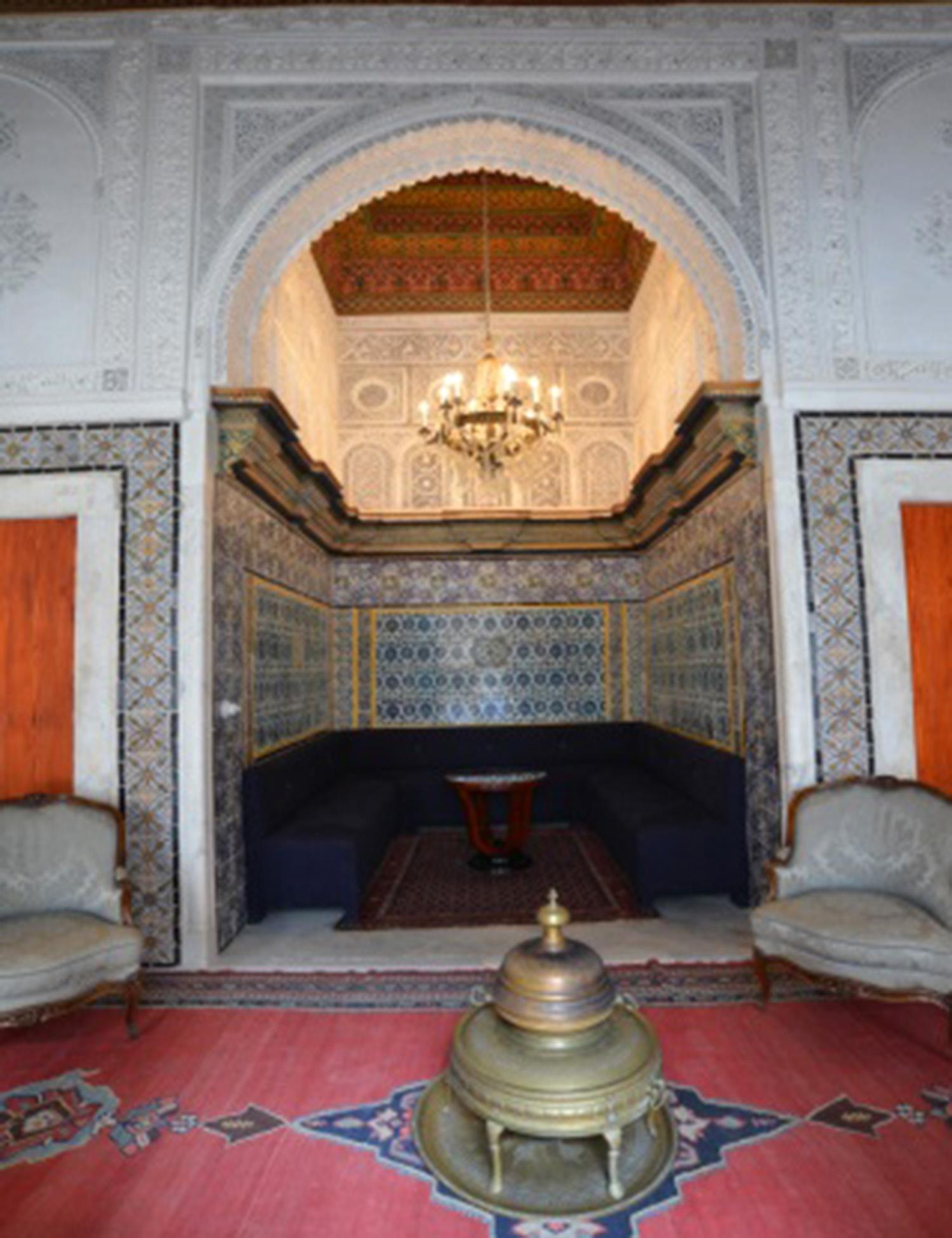 Restoration of the decorative parts of the historical room 3, actual room "Iznik" of Dar-Bayrem Palace