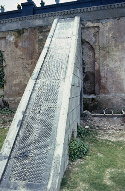 First terrace, view of the main <i>chadar </i>(water chute)&nbsp;leading from platform on second terrace down to first, showing its engraved pattern.