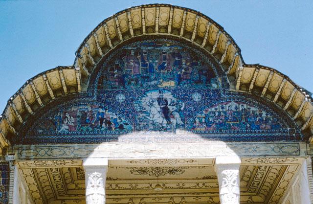 Exterior detail, showing the crowning arch over the central iwan