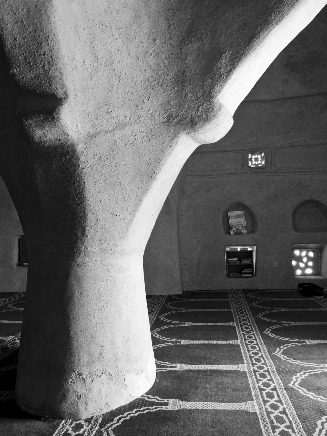 Jami' al-Bidiya - Detail of central column facing internal north elevation