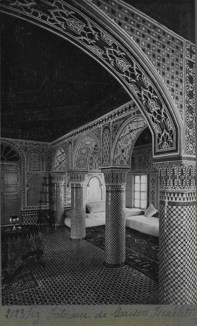 Jewish Residences of Fez - Interior view of living room in a Jewish household (probably Marinid) / "Fez, Intérieur de  Maison Israélite"