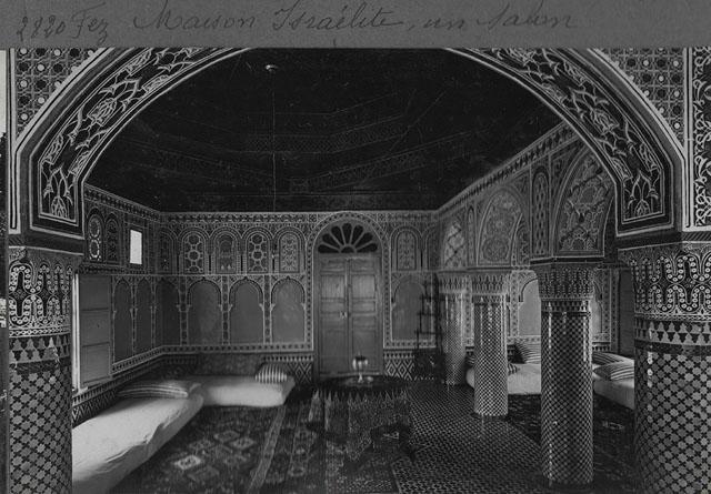 Jewish Residences of Fez - Interior view of living room in a Jewish household (probably Marinid) / "Fez, Maison Israélite, Un Salon"