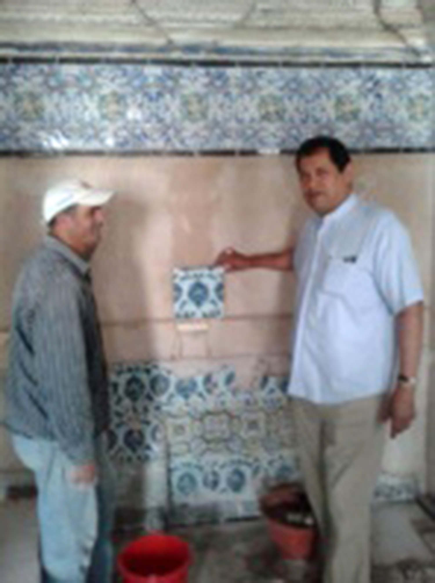 Restoration works, replacement of Iznik tiles in the "kbou" of room 3